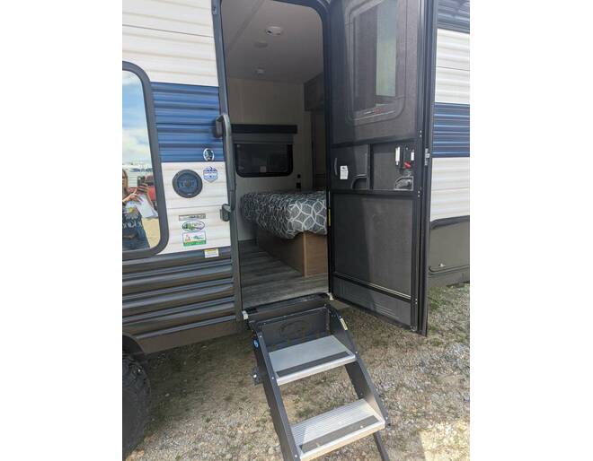 2024 Cherokee Wolf Pup 16FQW Travel Trailer at Chuck's RV Sales STOCK# 30099 Photo 12