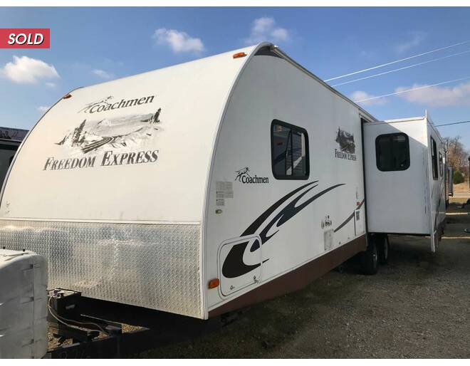 2012 Coachmen Freedom Express Ultra Lite 296REDS Travel Trailer at Chuck's RV Sales STOCK# A005623 Photo 14