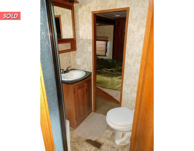 2011 Keystone Cougar High Country 321RES Travel Trailer at Chuck's RV Sales STOCK# 031220 Photo 11